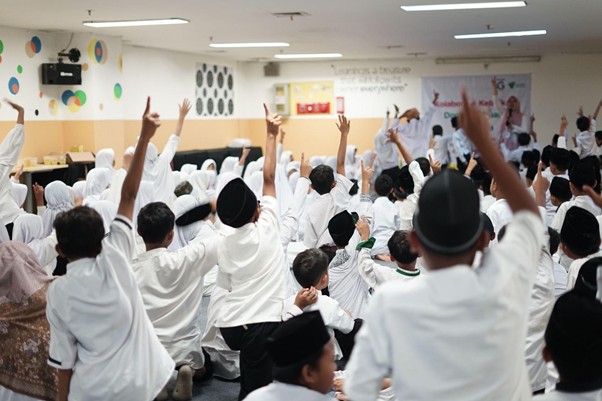 gramedia x dompet dhuafa muliakan yatim5 dompet dhuafa Sesi games interaktif bersama kakak dari Dompet Dhuafa dan adik-adik penerima manfaat.