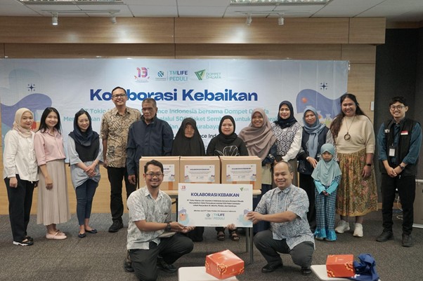 paket sembako dari tokio marine life insurance indonesia4 dompet dhuafa Penyaluran paket sembako kepada para penerima manfaat oleh Dompet Dhuafa dan Tokio Marine Life.