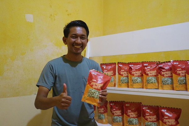 rumah produksi kerupuk gurita aceh5 dompet dhuafa Mulya, Manajer Program Dompet Dhuafa Aceh.