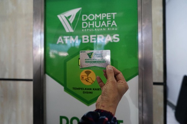 atm beras tokopedia di kepri4 dompet dhuafa Kartu untuk pengambilan beras di mesin ATM Beras Dompet Dhuafa Kepri.