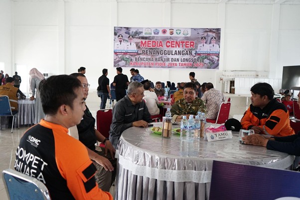 bantuan kemanusiaan dari bpkh untuk penyintas banjir di pidie jaya aceh6 dompet dhuafa