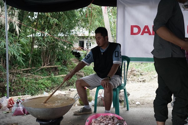 chef irsyaf masak untuk penyintas galodo sumbar2 dompet dhuafa