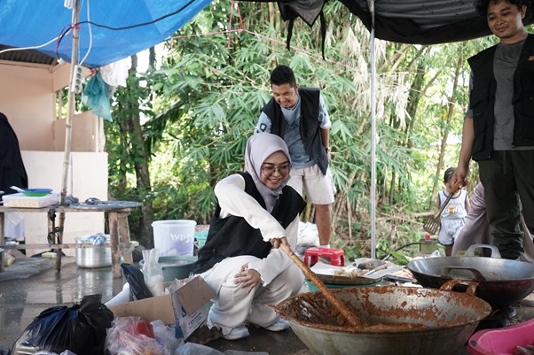 chef irsyaf masak untuk penyintas galodo sumbar3 dompet dhuafa