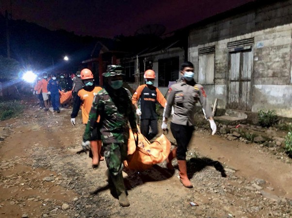 evakuasi korban banjir di tapanuli tengah7 dompet dhuafa