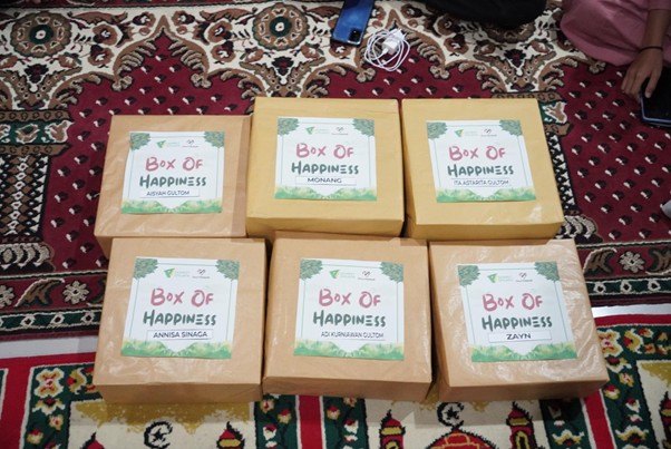 Box of Happiness yang berisikan keinginan anak-anak murid TPA Masjid Nurul Islam, Desa Tambun Sungkean, Kecamatan Ogan Runggu, Kabupaten Samosir, Sumatera Utara.
