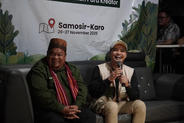Aiman Ricky berbagi pengalaman dan menularkan semangat berbagi melalui media sosial ke para kreator konten peserta Heartventure di Kabupaten Samosir, Sumatera Utara.