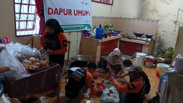 ketersediaan makanan penyintas banjir di solok1 dompet dhuafa