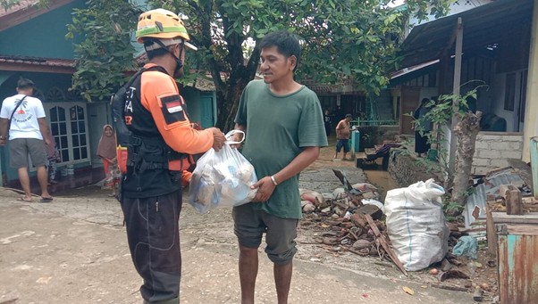 ketersediaanmakananpenyintasbanjirdisolok2 dompet dhuafa