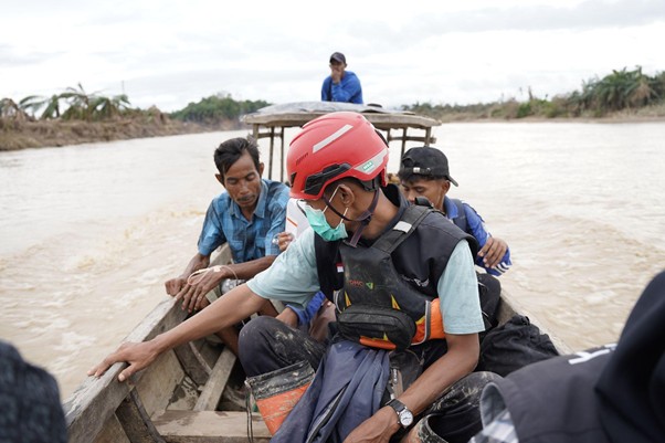 lkc susur sungai antar penyintas berobat4 dompet dhuafa