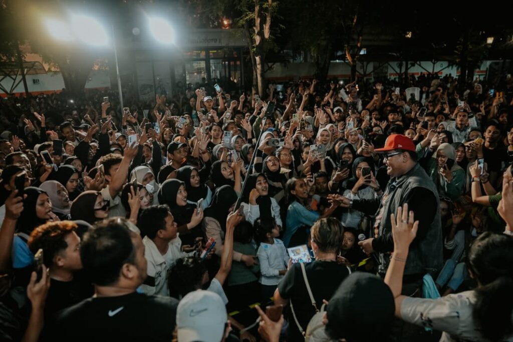 ngamen untuk sumatera ndarboy genk 5 dompet dhuafa