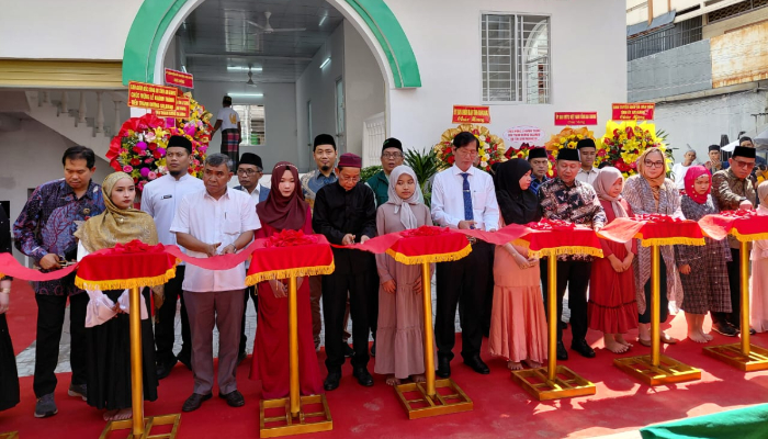 peresmian masjid salamad vietnam 2 dompet dhuafa Masjid Salamad resmi dibuka dan beroperasi ditandai secara simbolis dengan aksi gunting pita.