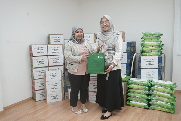 bantuan pt symrise indonesia untuk sumatera3 dompet dhuafa Penyerahan simbolis dari Dompet Dhuafa untuk PT Symrise Indonesia.