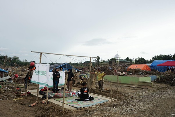 bantuan kemanusiaan untuk warga desa sekumur tamiang aceh9 dompet dhuafa Layanan Kesehatan Cuma-cuma Dompet Dhuafa membuka layanan Pos Medis di Kampung Sekumur, Senin (15/12/2025).