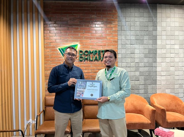 akademi trainer group peduli sumatra2 dompet dhuafa Serah terima donasi oleh Akademi Trainer Group kepada Dompet Dhuafa.