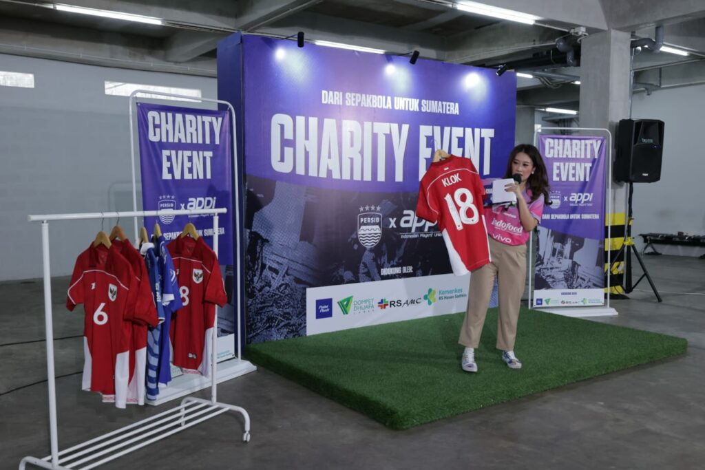 charity event persib 2 dompet dhuafa Lelang jersey dalam gelaran Charity Event "Sepakbola untuk Sumatra".