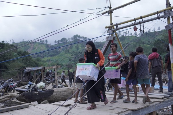 distribusibantuanpakaijembatansling5 dompet dhuafa