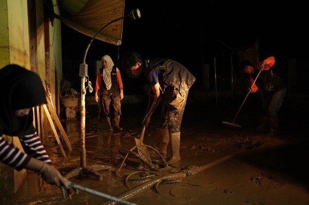 perjuangan relawan pulihkan faskes1 dompet dhuafa