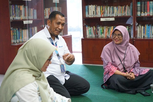 yayasan baiturrahman jaya ancol peduli sumatera3 dompet dhuafa Momen hangat saat Ketua Ramadan 1447 H Dompet Dhuafa, Sulistiqomah, terlibat obrolan bersama Ketua Umum Yayasan Baiturrahman Jaya Ancol, Martua Hami Siregar.