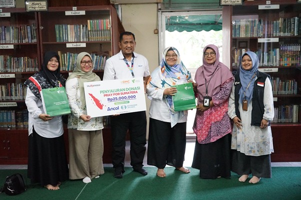 yayasan baiturrahman jaya ancol peduli sumatera4 dompet dhuafa Serah terima simbolis donasi dari Insan Ancol kepada Dompet Dhuafa dan pemberian goodie bag program pemberdayaan Dompet Dhuafa.