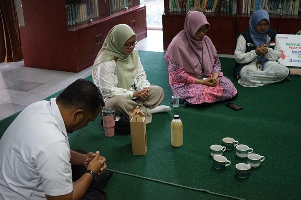 yayasan baiturrahman jaya ancol peduli sumatera6 dompet dhuafa Momen doa bersama untuk Sumatra yang dihadiri oleh perwakilan Dompet Dhuafa dan segenap Insan Ancol di Ruang Sekretariat Masjid Baiturrahman Jaya Ancol.