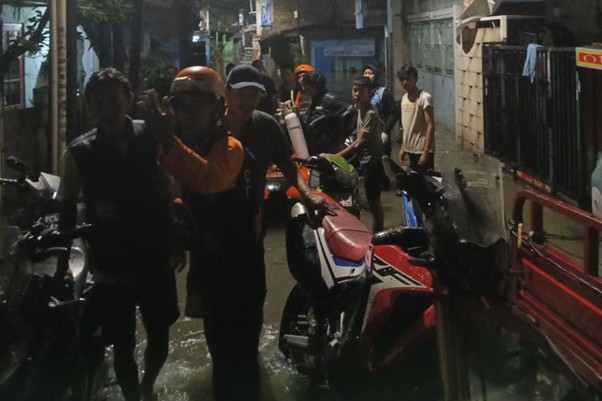 respons bencana dan bantuan untuk banjir jakarta1 dompet dhuafa