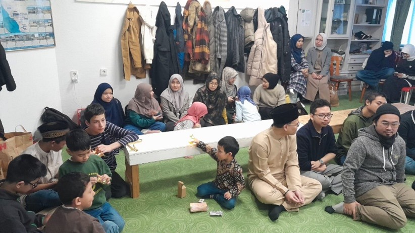 dai ambassador dompet dhuafa bremen jerman01 dompet dhuafa Suasana kajian dan ibadah anak Muslim di Bremen, Jerman.