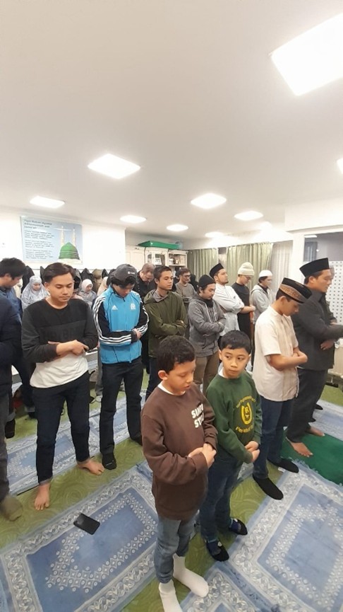 dai ambassador dompet dhuafa bremen jerman03 dompet dhuafa Suasana kajian dan ibadah anak Muslim di Bremen, Jerman.