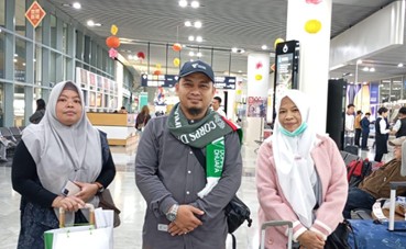 Dai Ambassador Dompet Dhuafa 2026 untuk penempatan Macau, Muhammad Nur, mendapatkan sambutan hangat dari para jamaah.