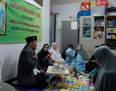 Dai Ambassador Dompet Dhuafa 2026 untuk penempatan Macau, Muhammad Nur, menggelar kajian dakwah islam bersama para jamaah yang mayoritas Buruh Migran Indonesia.