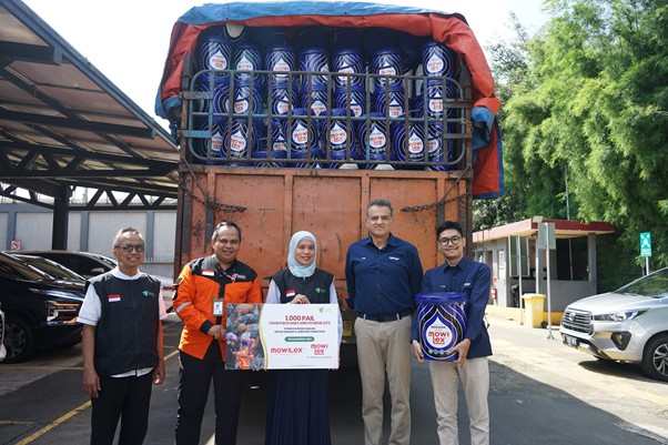 mowilex kit untuk penyintas bencana sumatra1 dompet dhuafa Dompet Dhuafa bersama Perwakilan Mowilex melepas 1.000 Mowilex Kit dari kantor Mowilex menuju Sumatra.