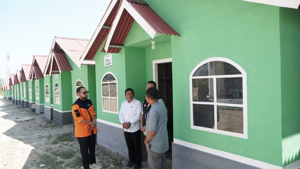 rumtara aceh 2 dompet dhuafa Ketua Pengurus Yayasan Dompet Dhuafa Republika, Ahmad Juwaini, saat mengunjungi dan meninjau proses pembangunan Rumtara Dompet Dhuafa.