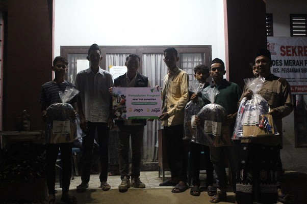 school kit untuk anakanak penyintas bencana di bireun2 dompet dhuafa Kegiatan Sekolah Ceria oleh Great Edunesia Dompet Dhuafa bagi anak-anak Bireuen, Aceh.