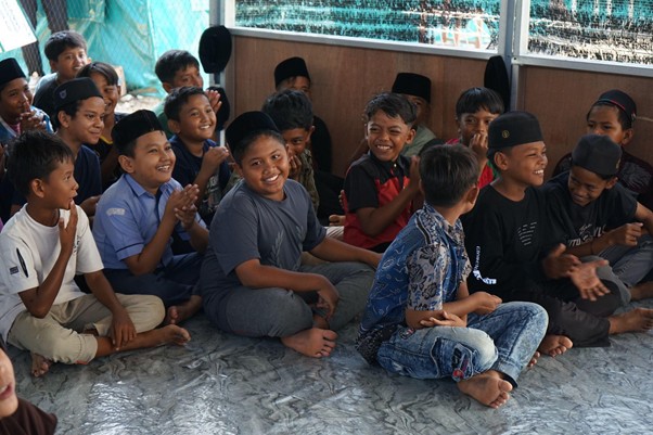 school kit untuk anakanak penyintas bencana di bireun4 dompet dhuafa Kegiatan Sekolah Ceria oleh Great Edunesia Dompet Dhuafa bagi anak-anak Bireuen, Aceh.
