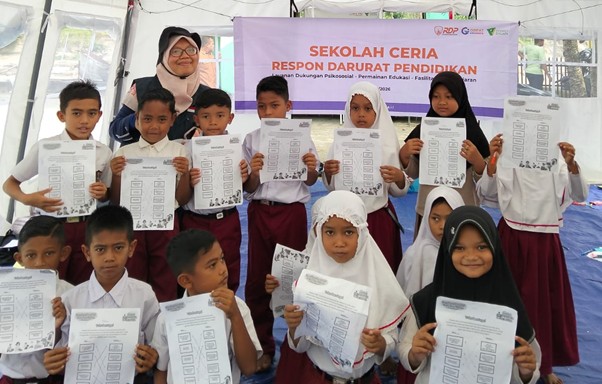 sekolah darurat jenius dan lazada di bireun3 dompet dhuafa Kegiatan sekolah ceria bersama siswa-siswa SDN 14 Juli.