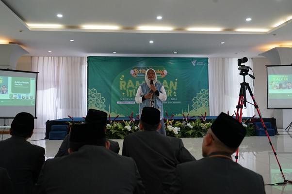 tarhib ramadan 1447 h internal di zona madina2 dompet dhuafa Ketua Ramadan 1447 H Dompet Dhuafa, Sulis Tiqomah saat memaparkan program Ramadan Dompet Dhuafa.