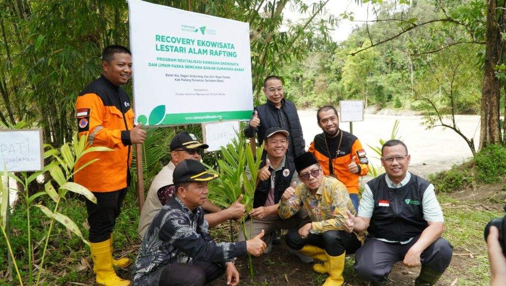 revitalisasi kawasan ekowisata dan umkm pascabencana5 dompet dhuafa Kepala Dinas Sosial Sumatera Barat, Syaifullah turut meresmikan revitalisasi kawasan Lestari Alam Glamping bersama Ketua Pengurus Dompet Dhuafa, Wali Nagari Lubuk Alung, Wali Jorong, dan stakeholder setempat.