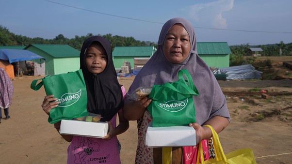 bantuan stimuno untuk aceh tamiang 7 dompet dhuafa Penyintas di Aceh Tamiang menerima bantuan dapur umum dan multivitamin dari Dompet Dhuafa dan STIMUNO.