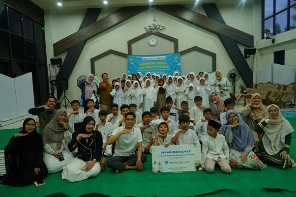 dompet dhuafa dan paragon corp ngabuburit bareng 50 anak yatimduafa 1 dompet dhuafa Sesi foto ‘Ramadan Kalcer’ bersama 50 anak yatim dan dhuafa Yatim Center Yayasan Al-Ruhamaa’ Bogor.