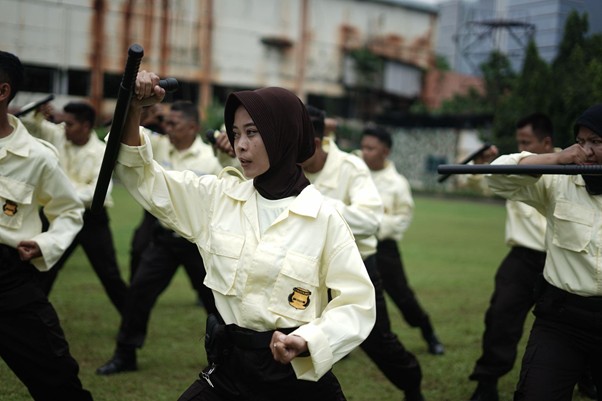 paradaya movement 20 6 dompet dhuafa Sri Mida Tritis Balden, salah satu peserta wanita yang mengikuti pelatihan security di Paradaya Movement 2.0.