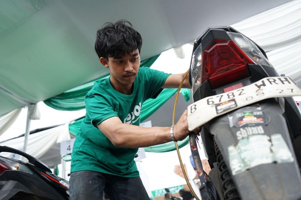 Servis motor ojek online pada program BerOJOL.