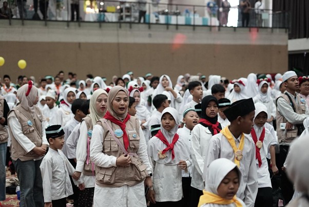Sebanyak 2.000 anak yatim, dhuafa, dan penghafal Al-Qur'an, didampingi 350 kakak relawan berkumpul dan bergembira dalam kegiatan Remember 2026 di Ecovention Ancol, Jakarta.