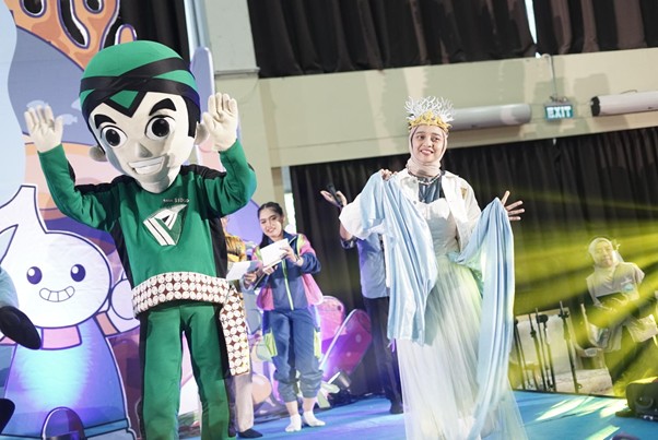Bang Sidiq (kiri) dan Chiki Fawzi (kanan) turut memeriahkan rangkaian Remember 2026 di Ecovention Ancol, Jakarta.