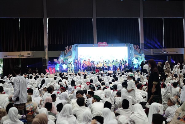 Sebanyak 2.000 anak yatim, dhuafa, dan penghafal Al-Qur'an, didampingi 350 kakak relawan berkumpul dan bergembira dalam kegiatan Remember 2026 di Ecovention Ancol, Jakarta.