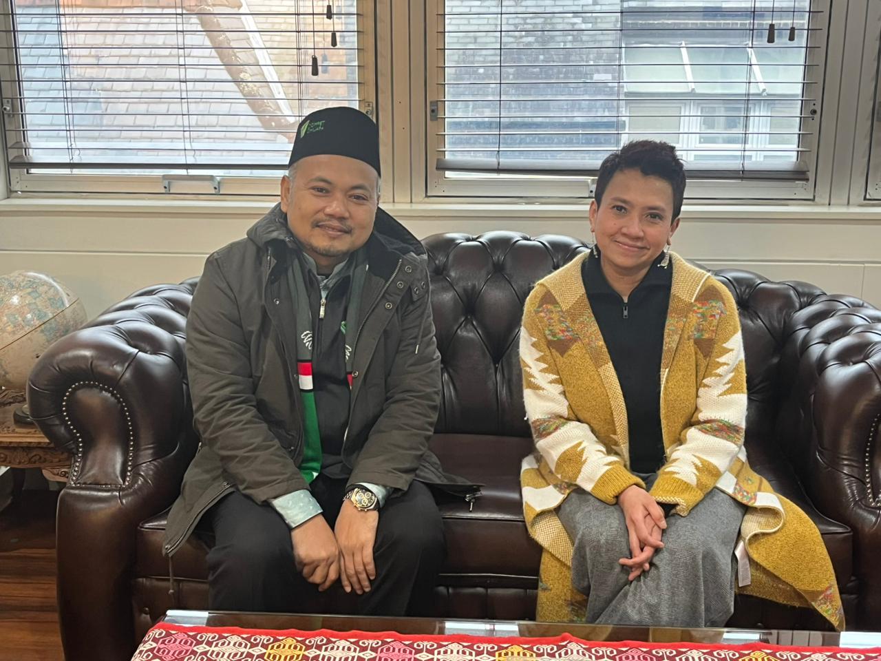 dai ambassador dompet dhuafa untuk penugasan dakwah di inggris bahrul ulum bertemu ibu dona perwakilan kbri london februari 2026 dompet dhuafa Dai Ambassador Dompet Dhuafa untuk penugasan dakwah di Inggris, Bahrul Ulum bertemu Ibu Dona, perwakilan KBRI London, Februari 2026.