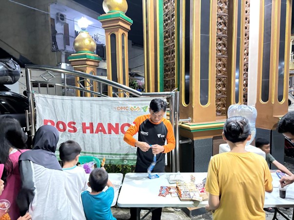 Pos Hangat DMC Dompet Dhuafa untuk warga terdampak banjir.