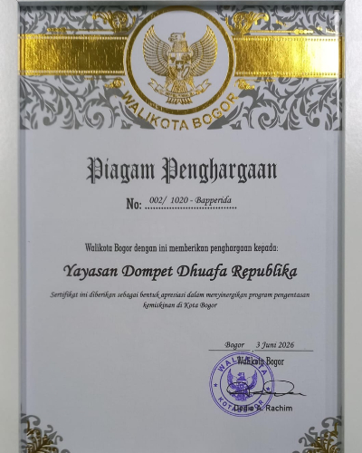 fotojet 2 dompet dhuafa Certificate of appreciation from Wali Kota Bogor with a gold seal, awarded to Yayasan Dompet Dhuafa Republik, dated June 3, 2026.