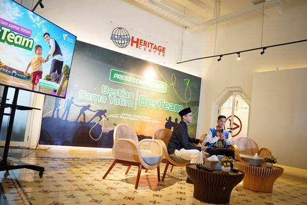 Press conference setup at Heritage Center with two speakers seated on stage in front of a backdrop banner reading 'Bestian/Sama Yatim BeSteam'.