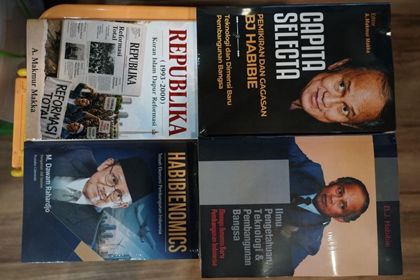 refleksi jati diri 12 dompet dhuafa A four-cover assortment of Indonesian political books and a newspaper, arranged in a 2x2 grid on a wooden surface. Top-left shows a Republika newspaper front page; top-right is a black biography-style cover with a man’s portrait; bottom-left is a blue Habibienomics-style cover featuring a man wearing a hat; bottom-right is a book with a man in a blue shirt.