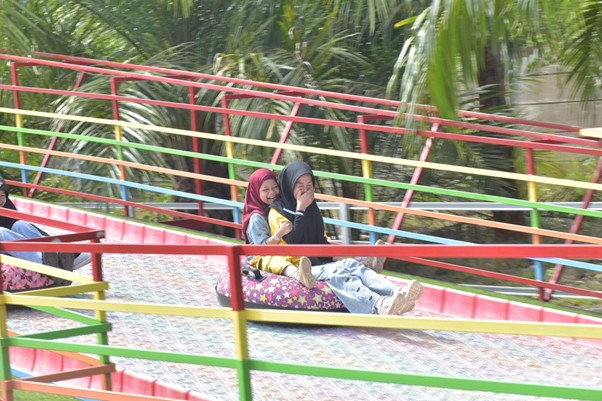 yatim fun adventure 8 dompet dhuafa Wahana Rainbow Flag yang banyak diminati anak-anak serta orang tua pendamping dalam program Yatim Fun Adventure 2026.