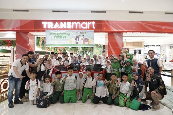 belanja bareng yatim trans studio mall cibubur 11 dompet dhuafa Antusias anak anak yatim saat mengikuti program Belanja Bareng Yatim kolaborasi antara Dompet Dhuafa dan SIT Nurul Akbar, Rabu (1/7/2026) di Transmart, Trans Studio Mall, Cibubur.
